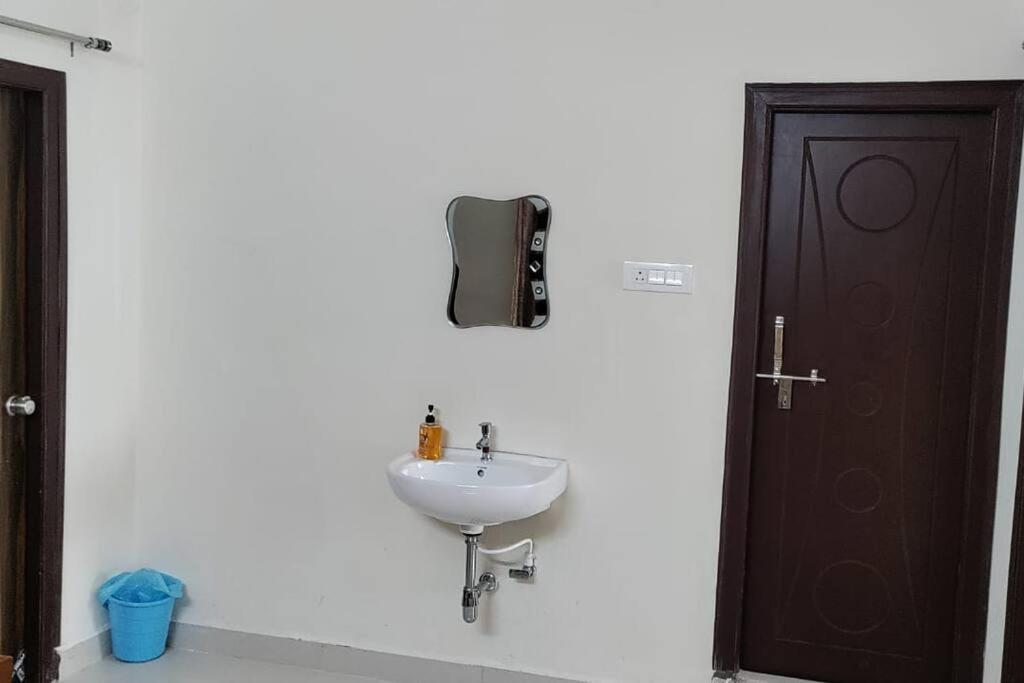 Servostay 2 Bhk Fully Furnished In Hafeezpet #302 Hajdarabad Zewnętrze zdjęcie